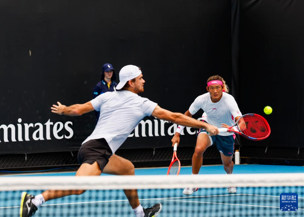 Australian Open: Zhang Zhizhen and Tomas Machac Advance to Men's Doubles Second Round