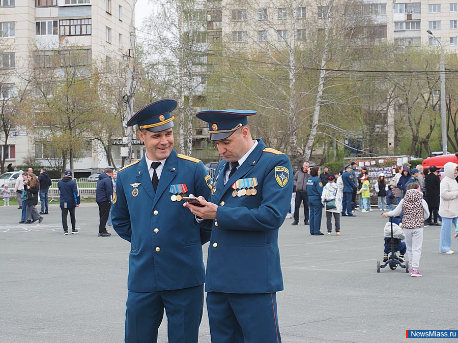 День пожарной охраны в Миассе: танцующие фонтаны и трюки с огнём