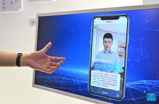 El Auge de las Empresas Digitales en Tianjin: Innovación y Cuidado Domiciliario con IA