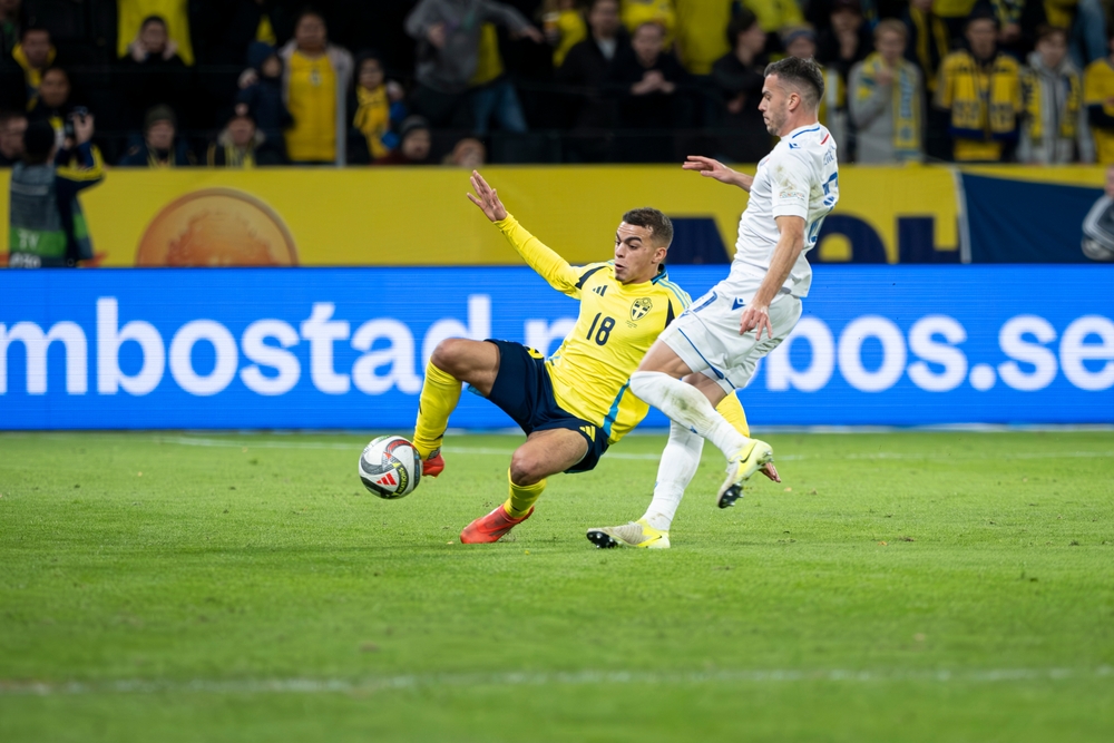 Brighton player quizzed about exit links - Suggests he's ignoring it for now
