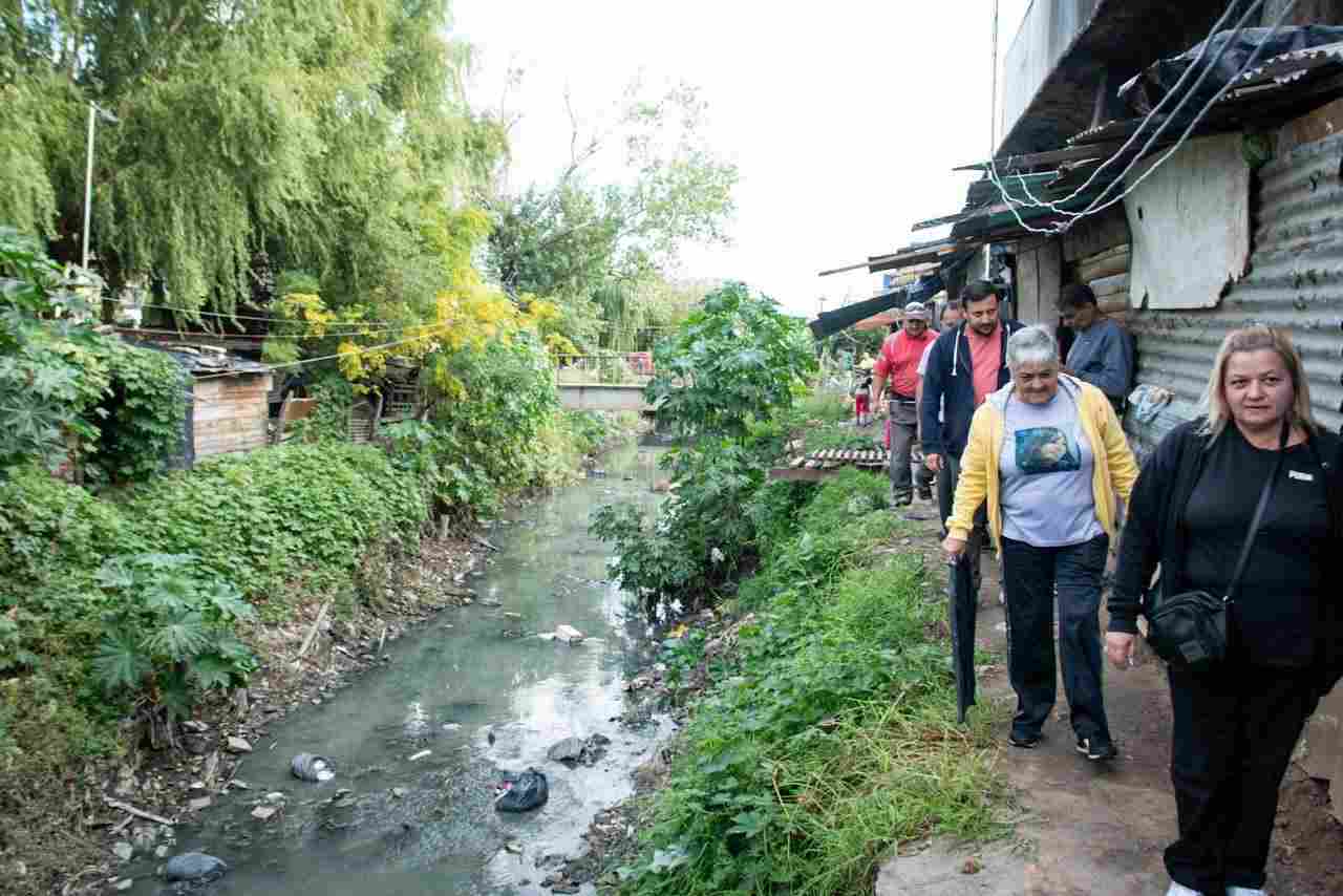 Contaminación en el Arroyo Sarandí: Emmanuel Santalla alerta sobre riesgos para la salud de los niños en Avellaneda