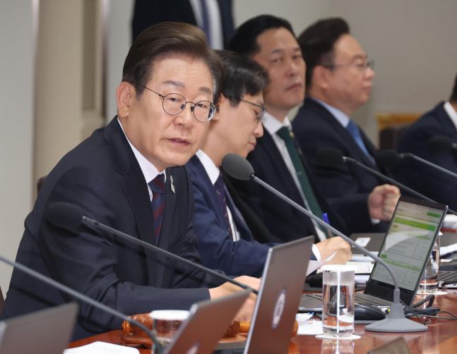 대통령실 직원 과로 실신… 윤 대통령, 책임감과 건강 회복 촉구