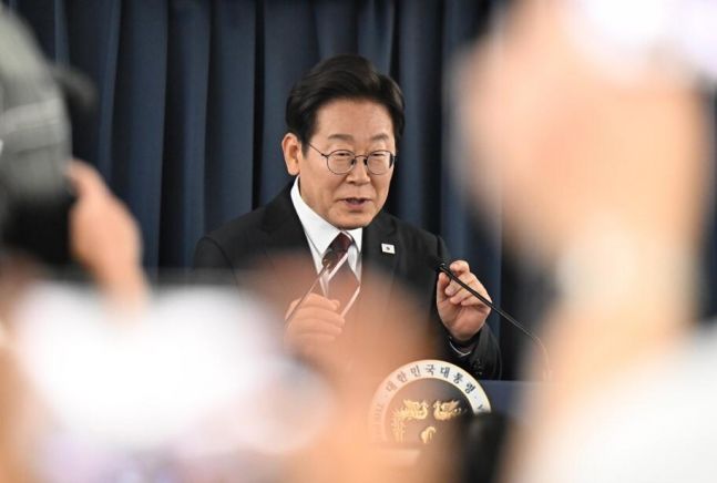 이재명 기본대출 부활 가능성? 금융위 '검토 안 했다' 공식 입장…햇살론 유스 문제점은 여전