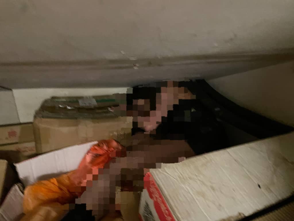 GRO Menyorok di Bawah Tangga dan Celah Dinding untuk Menghindari Penangkapan