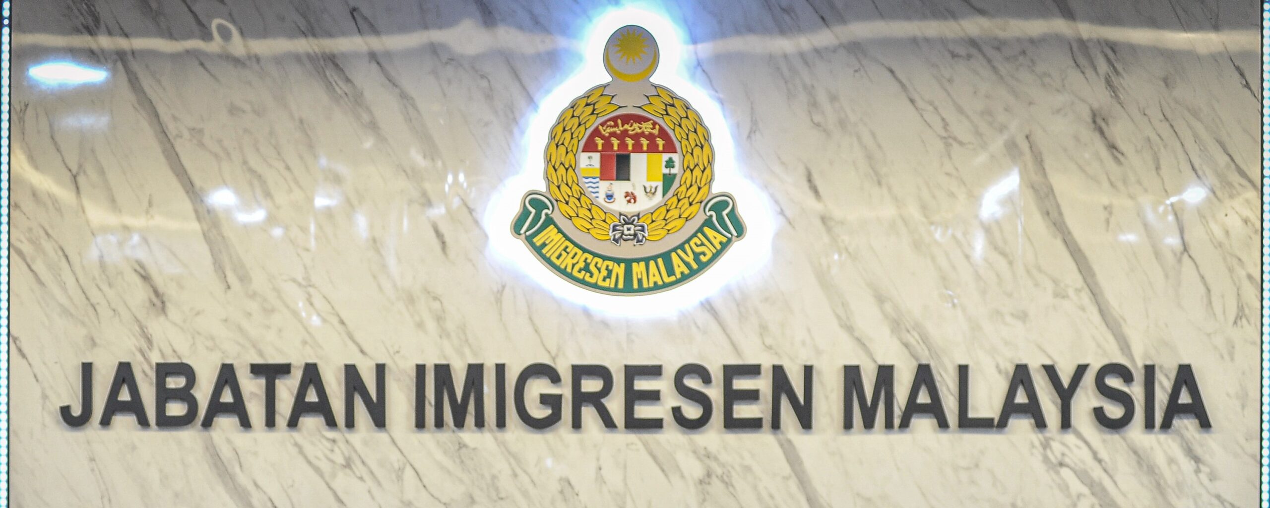 GRO Bersembunyi di Bawah Tangga dan Celah Dinding Pentas untuk Mengelak Ditahan