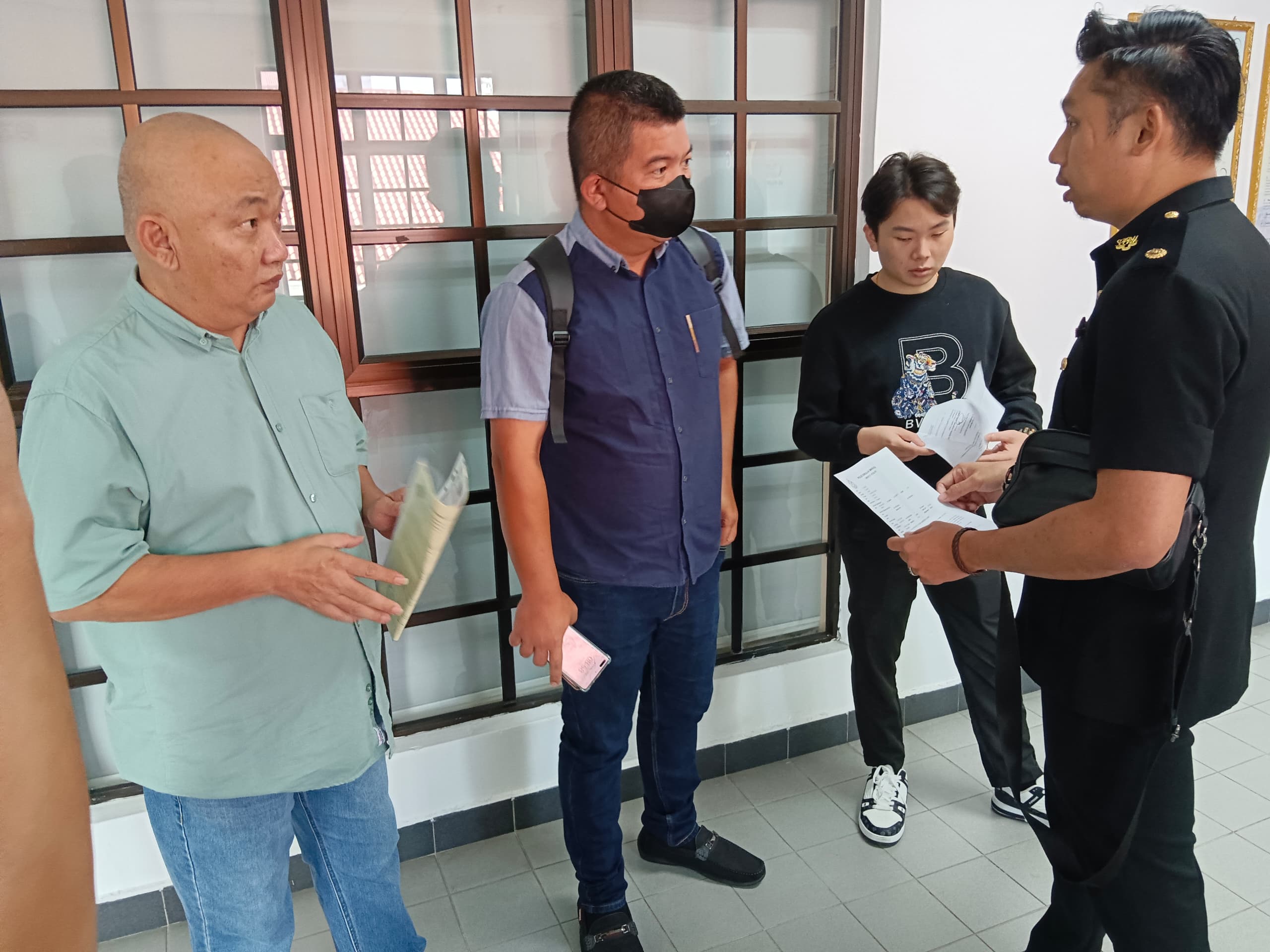 Tiga pekerja kilang mengaku tak bersalah beri rasuah RM25,000