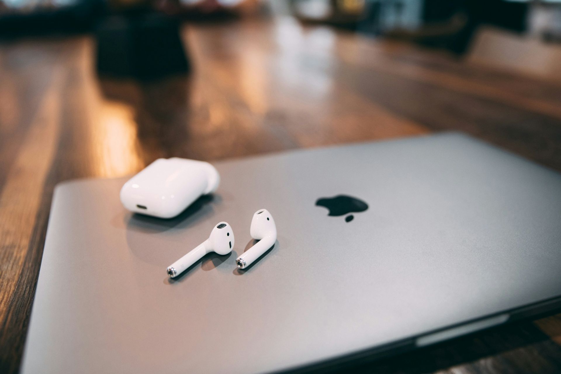 Apple представит AirPods с функцией синхронного перевода: революция в общении
