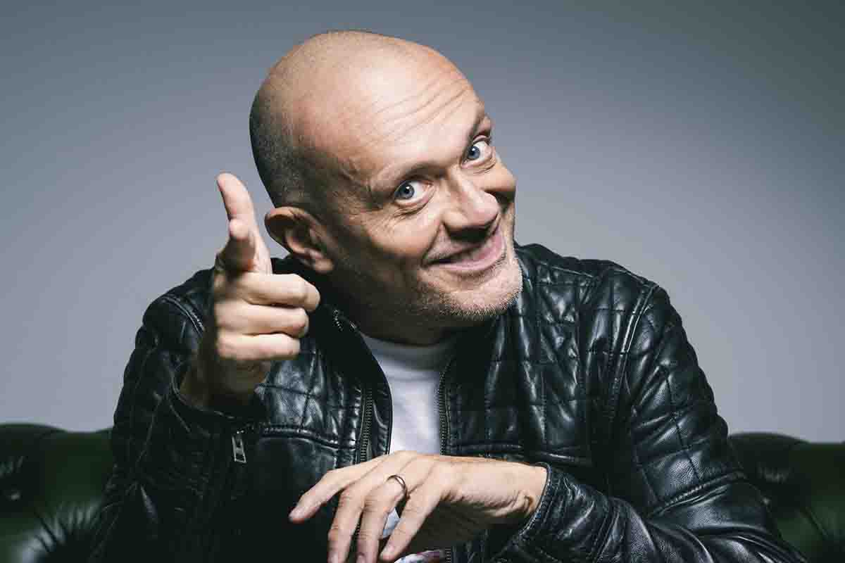 Max Pezzali: sold out al Forum di Assago, un trionfo imperdibile