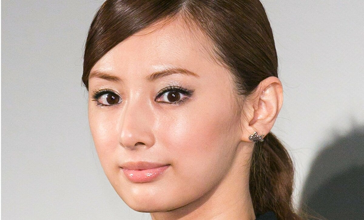 スナックで働くシンママ役「北川景子」が娘のために裁縫 ...