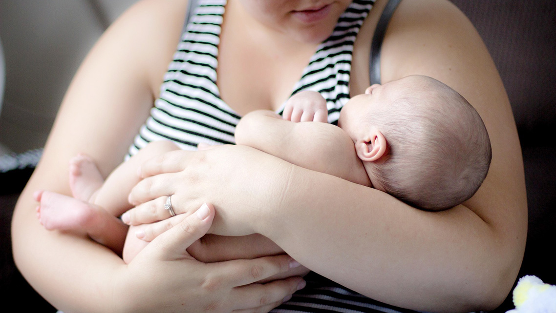 Ny forskning: Generösare föräldrapenning kopplas till bättre psykisk hälsa hos mammor