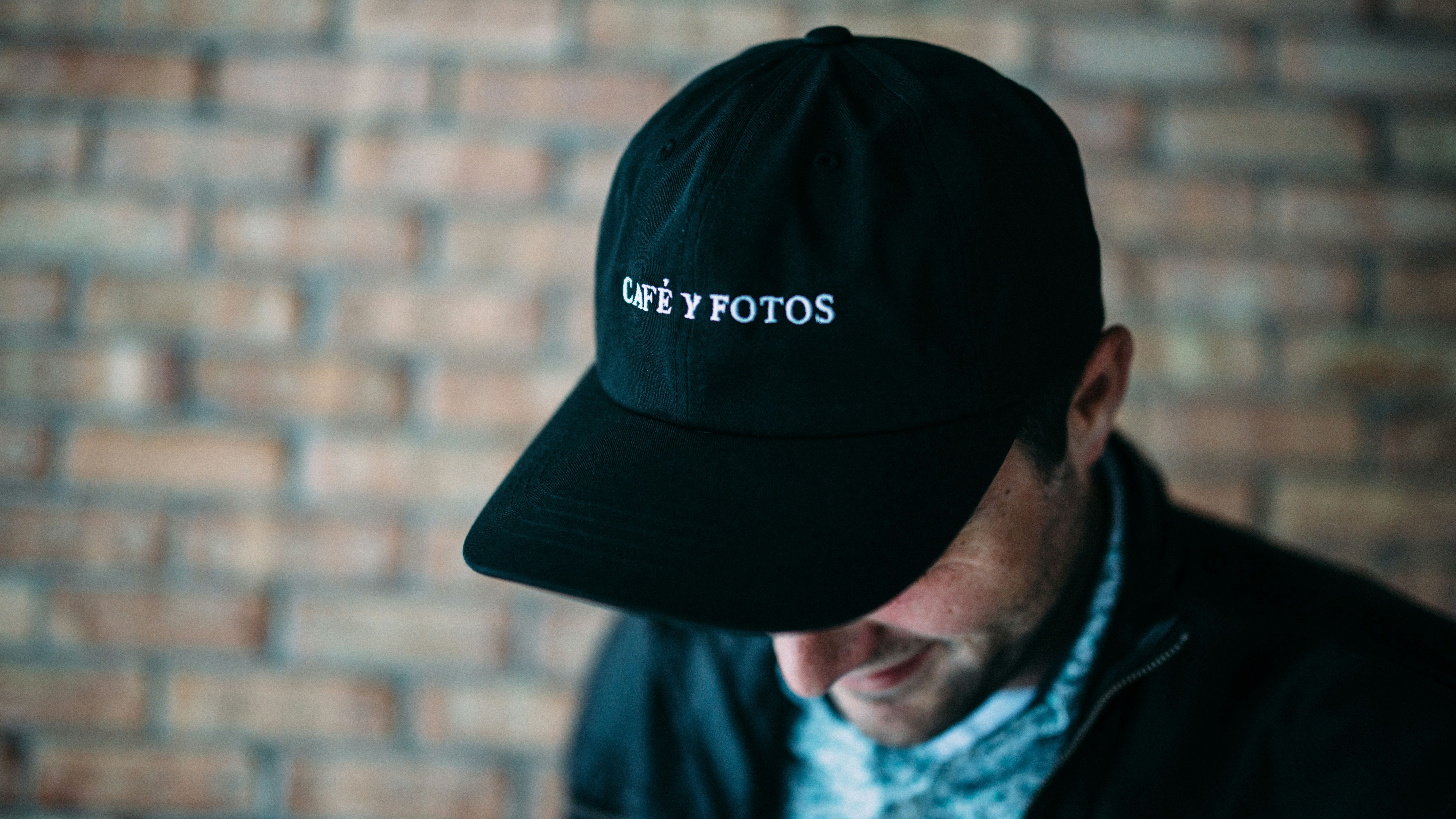¡Más Allá de la Edad! ¿La Gorra es un Accesorio Moderno para Hombres Mayores de 50 Años?