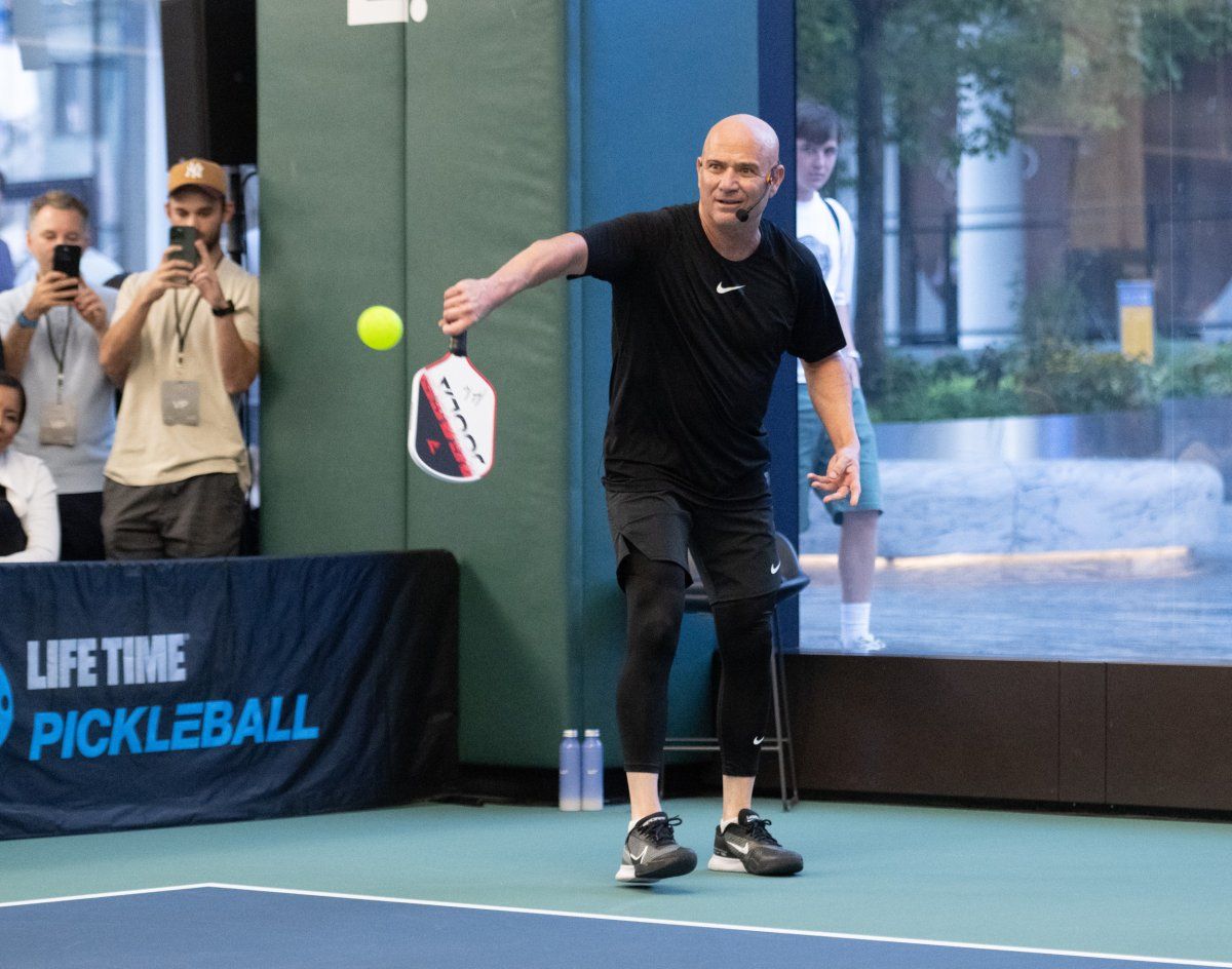 Por qué el pickleball está arrasando en España: el deporte que desafía al pádel y conquista inversores como Andre Agassi