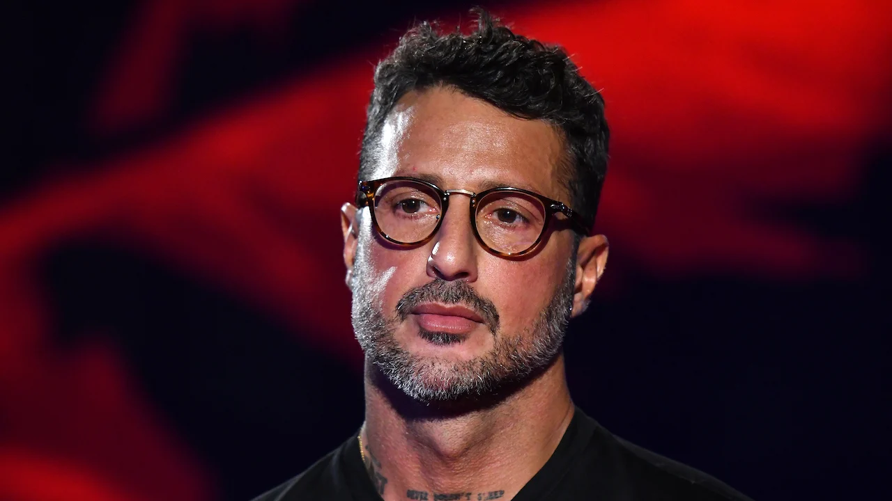 Scopri la vera storia di Fabrizio Corona: il re del gossip italiano