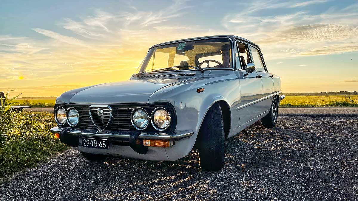 Alfa Romeo Giulia Super Nuova (1974): Een Tijdloze Italiaanse Klassieker