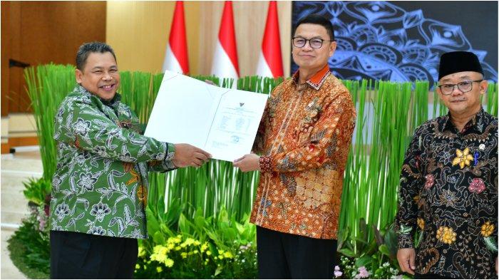 Transparansi Keuangan BPOM: Taruna Ikrar Serahkan Laporan Tahun 2024 ke BPK