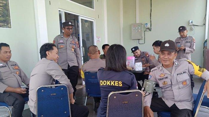 Pilkada 2024: Tim Kesehatan Polres Kubu Raya Beri Dukungan Kesehatan untuk Petugas