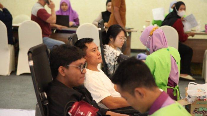 Mahasiswa IKADO Surabaya Berbagi Kebaikan: Pemeriksaan Kesehatan Quantum Gratis & Aksi Donor Darah!