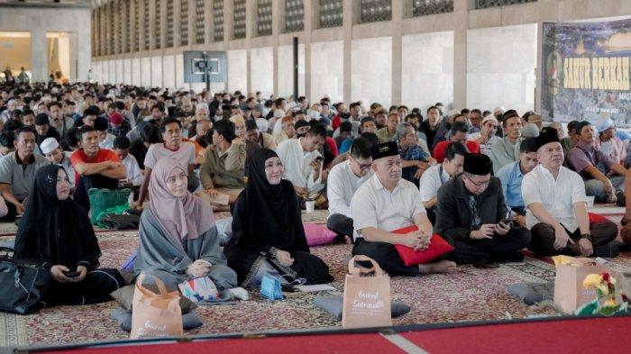 Buka Puasa Bersama 4.000 Jemaah, AFPI Bagikan Literasi Keuangan Syariah di Masjid Istiqlal