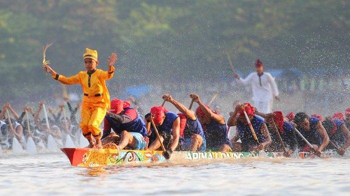 Tren Aura Farming Olahraga Pacu Jalur, Ada 4 Elemen Unik Bersatu di Atas Perahu