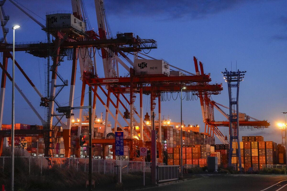 Asia Finance Leaders Unite Against Protectionism Amid Ongoing Tariff Negotiations