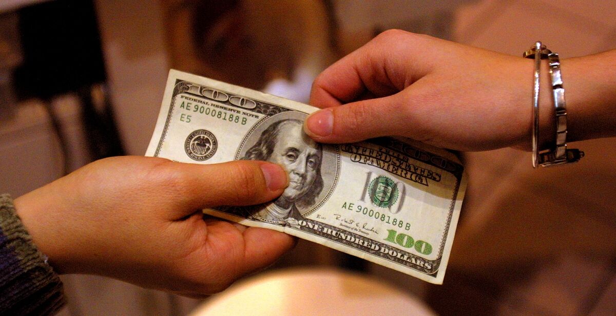 Gen Z & Money: Why Blaming Schools Isn't Enough in the Digital Age