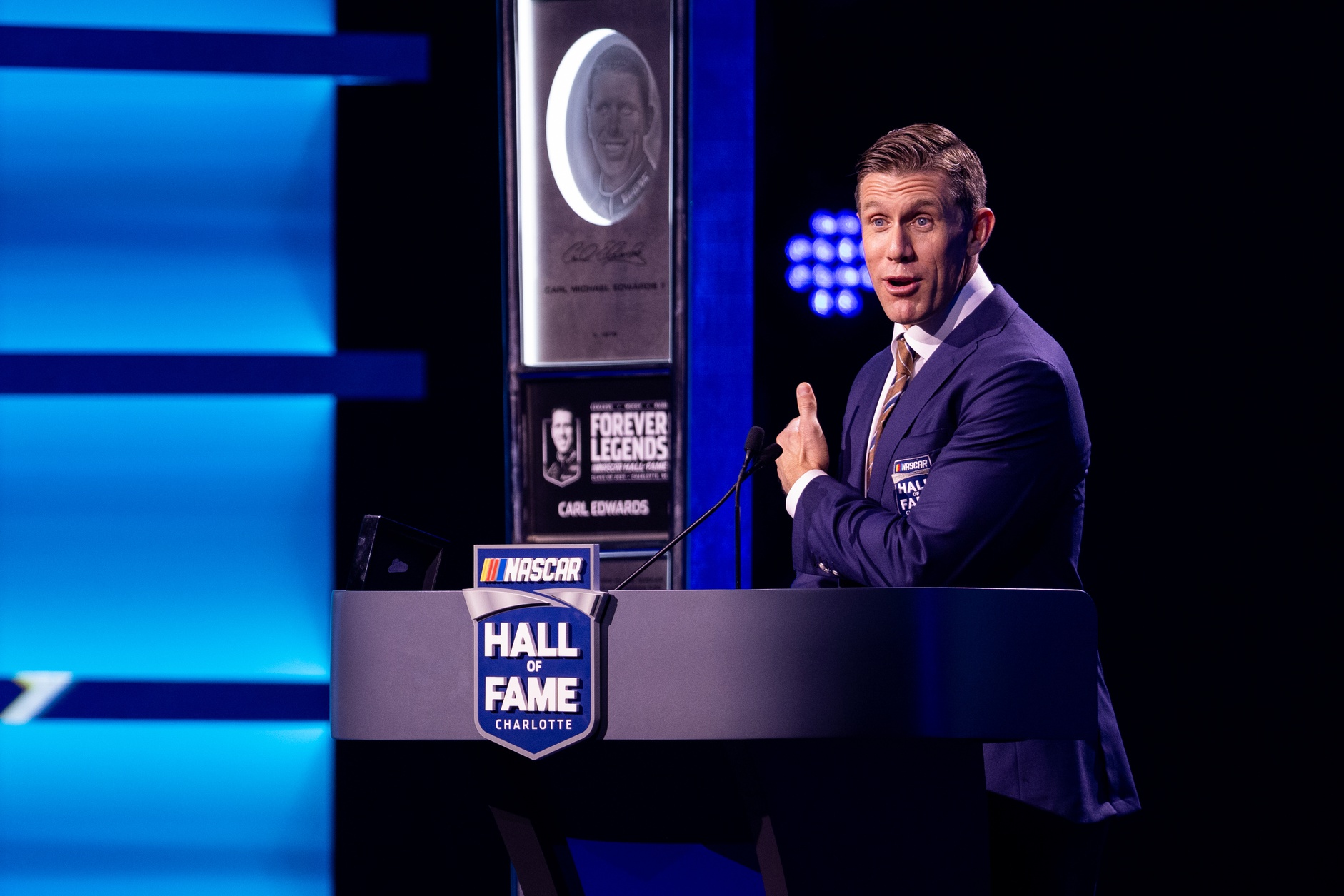 O Surpreendente Adeus de Carl Edwards à NASCAR: Um Campeão no Pico da Carreira