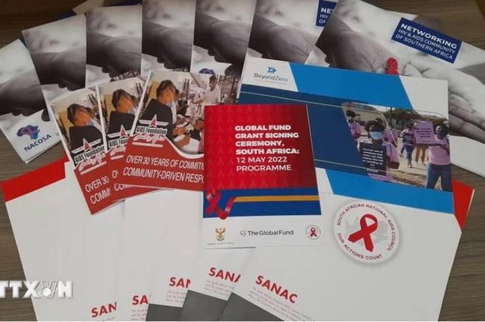 Bảo Vệ Quyền Con Người: Chăm Sóc Sức Khỏe Cho Người Nhiễm HIV