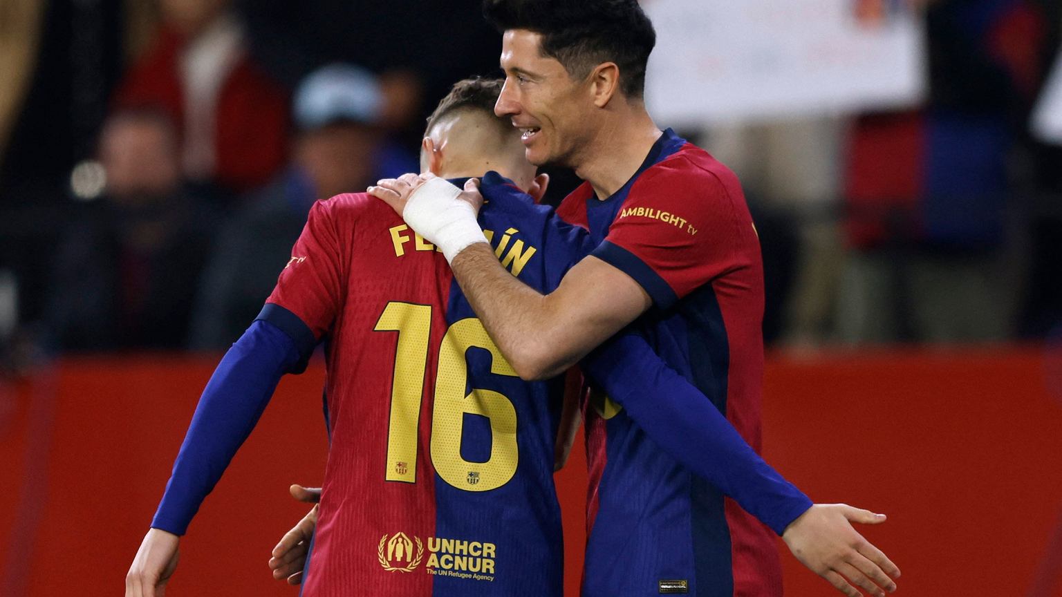 Lewandowski i Szczęsny błyszczą w meczu Barcelony! Hiszpańskie media chwalą polskie gwiazdy