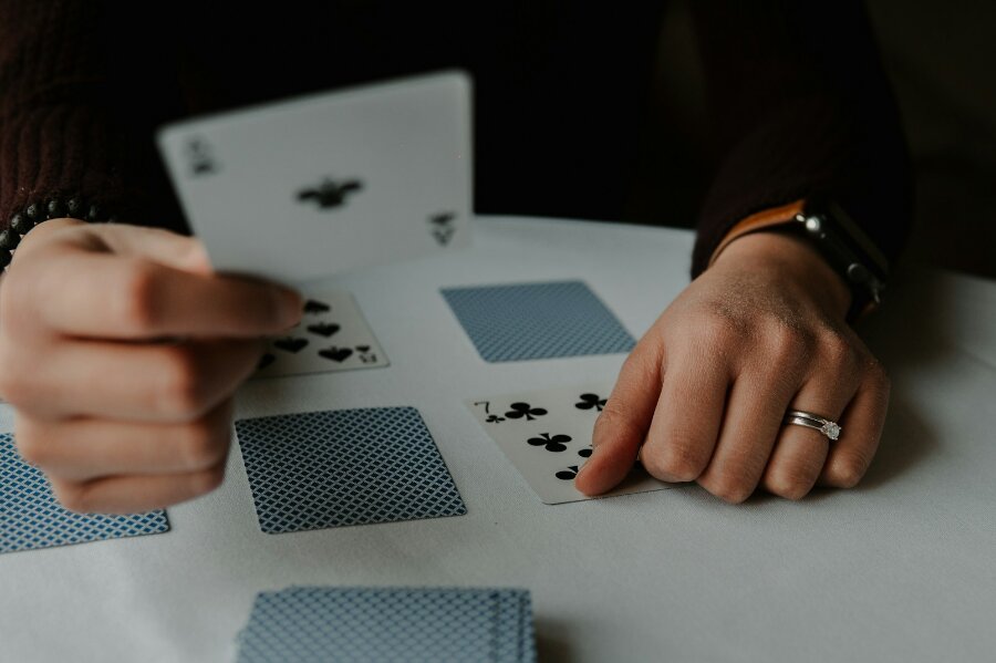 Skab en uforglemmelig aften derhjemme med en sjov casinooplevelse