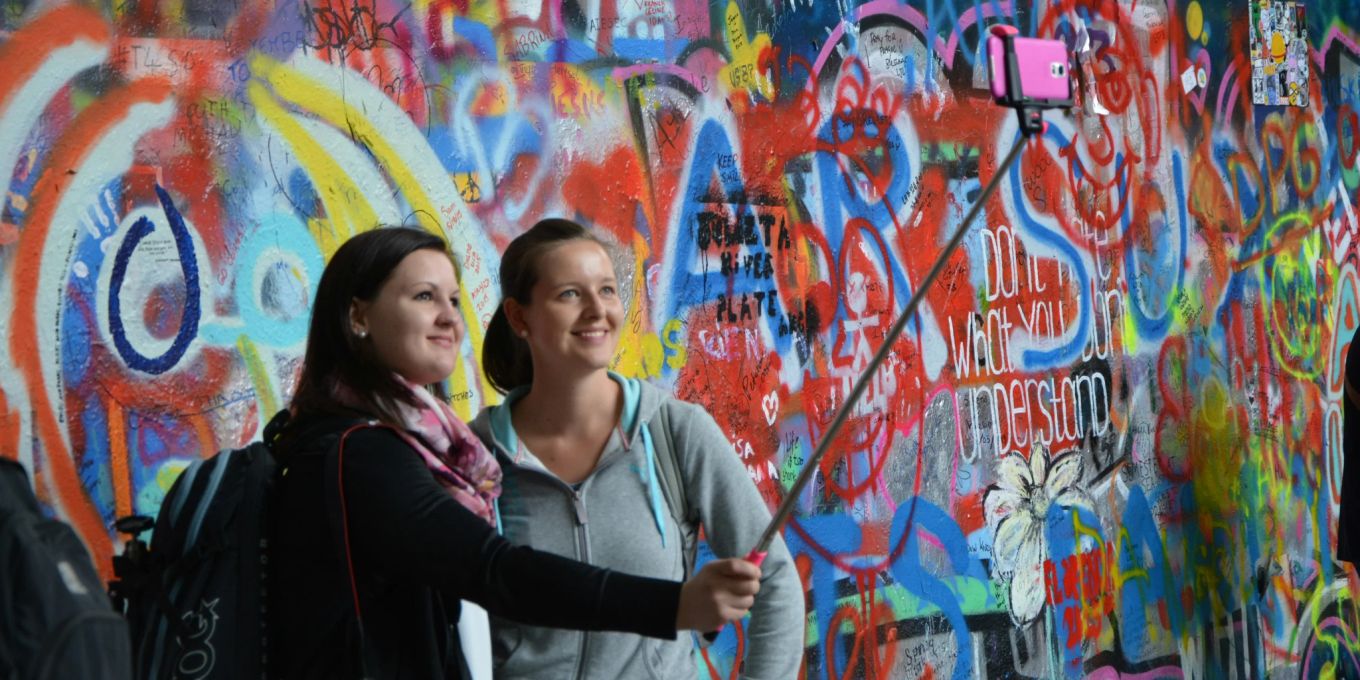 Reiseverhalten der Generation Z: So entdeckt die digitale Generation die Welt