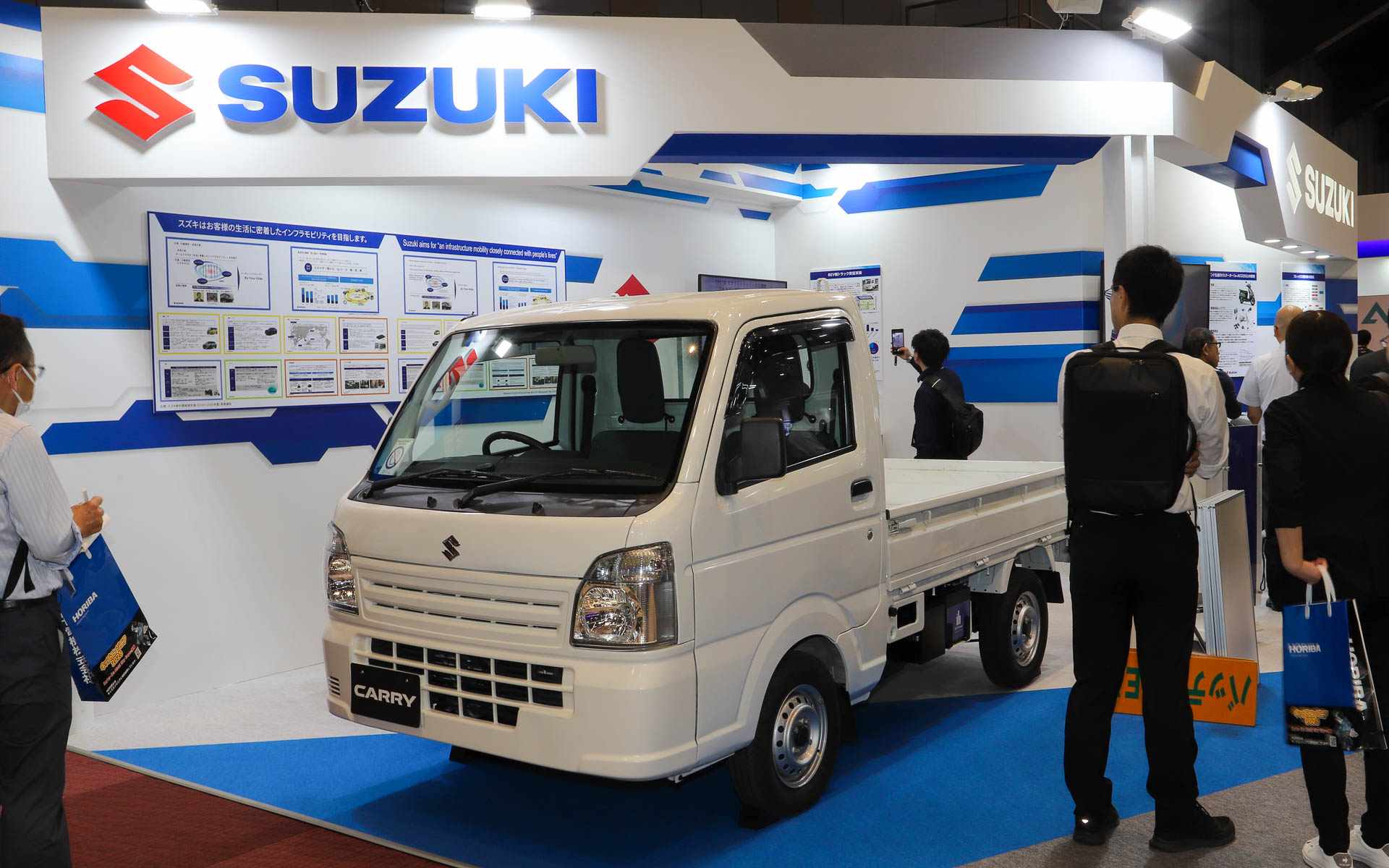スズキ、EV化した「キャリイ」を人とくるまのテクノロジー展2025で ...