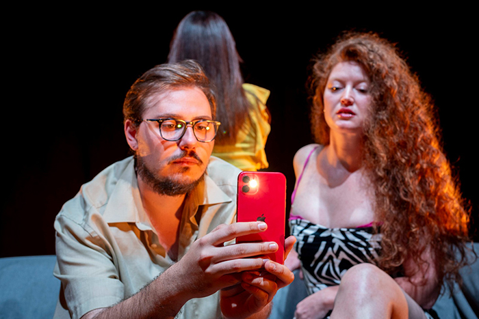 Debutto a Caserta: REC. D-istruzioni per una storia virale, il nuovo spettacolo della Compagnia Vulìe Teatro