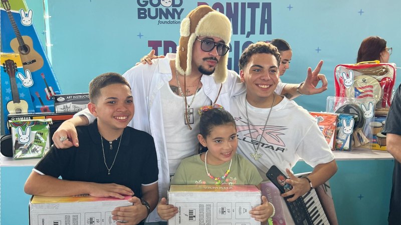 Bad Bunny Inspira a la Próxima Generación con Donativo para Niños Talentos