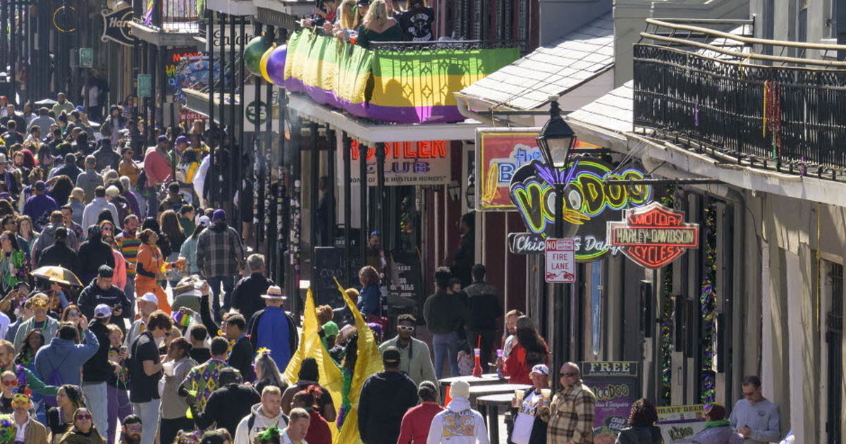 Carnage à la Nouvelle-Orléans : un pick-up fauche la foule sur Bourbon Street pendant le jour de l'an
