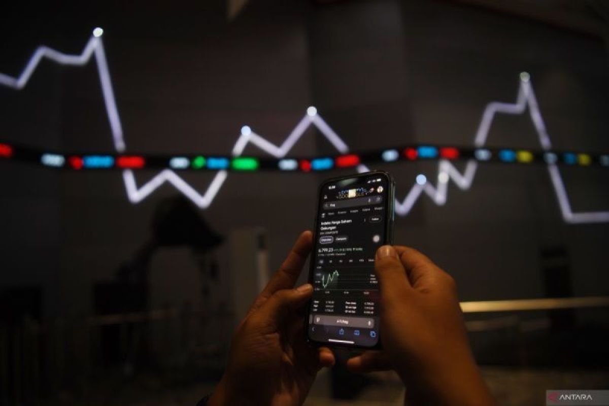IHSG ditutup menguat dipimpin saham sektor keuangan