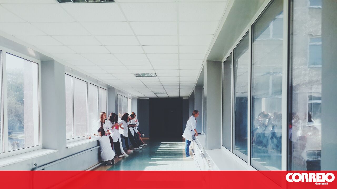 Profissionais de Saúde em Paralisação: Greve por Melhores Condições de Trabalho e Reconhecimento