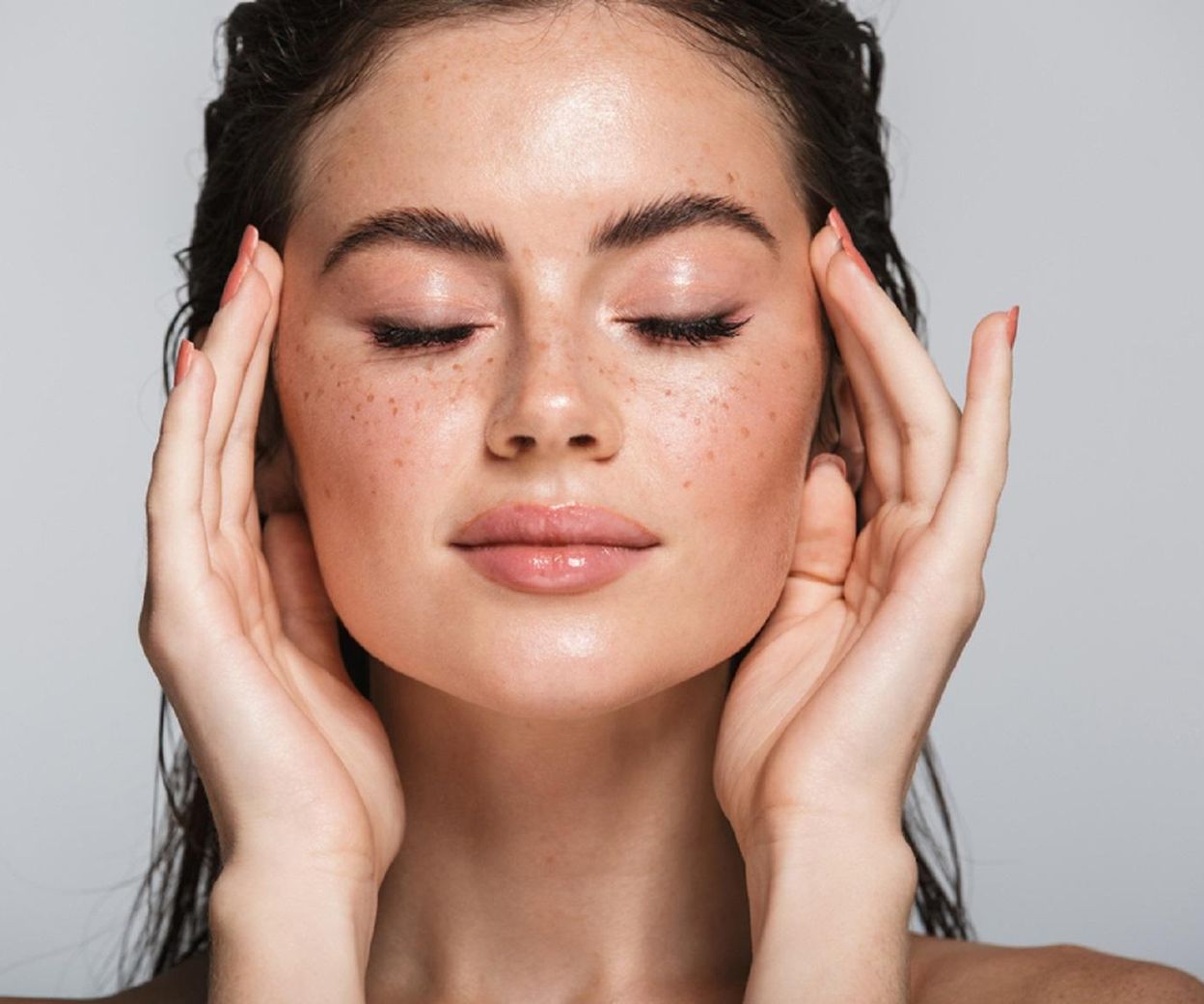 Odkryj trendy beauty 2025: skinimalizm, personalizacja i naturalna pielęgnacja