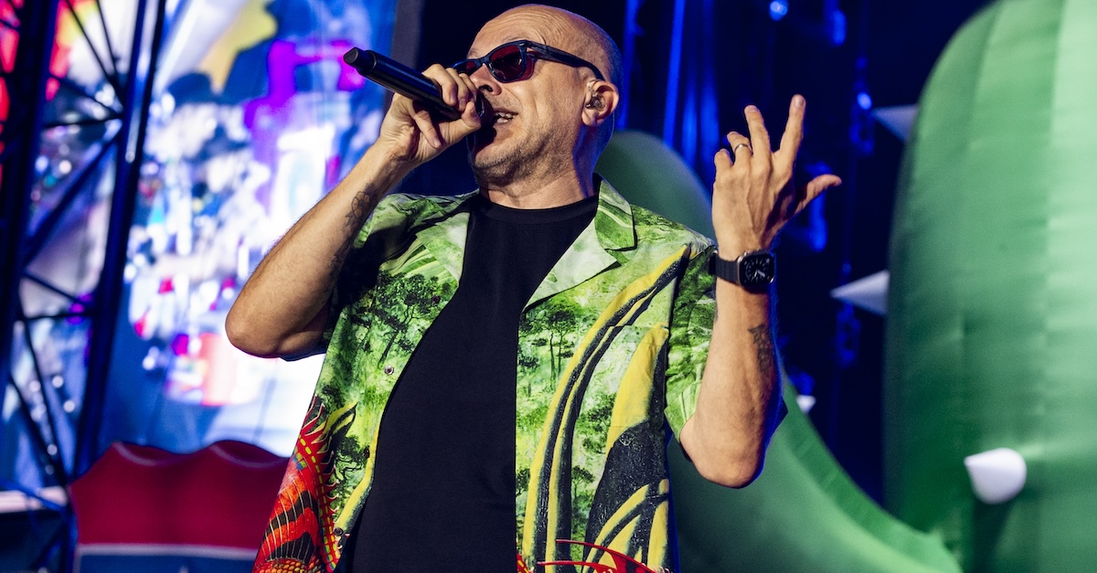Max Pezzali in Concerto: la Tournée Invernale di 'Max Forever - Questo Forum non è un albergo'