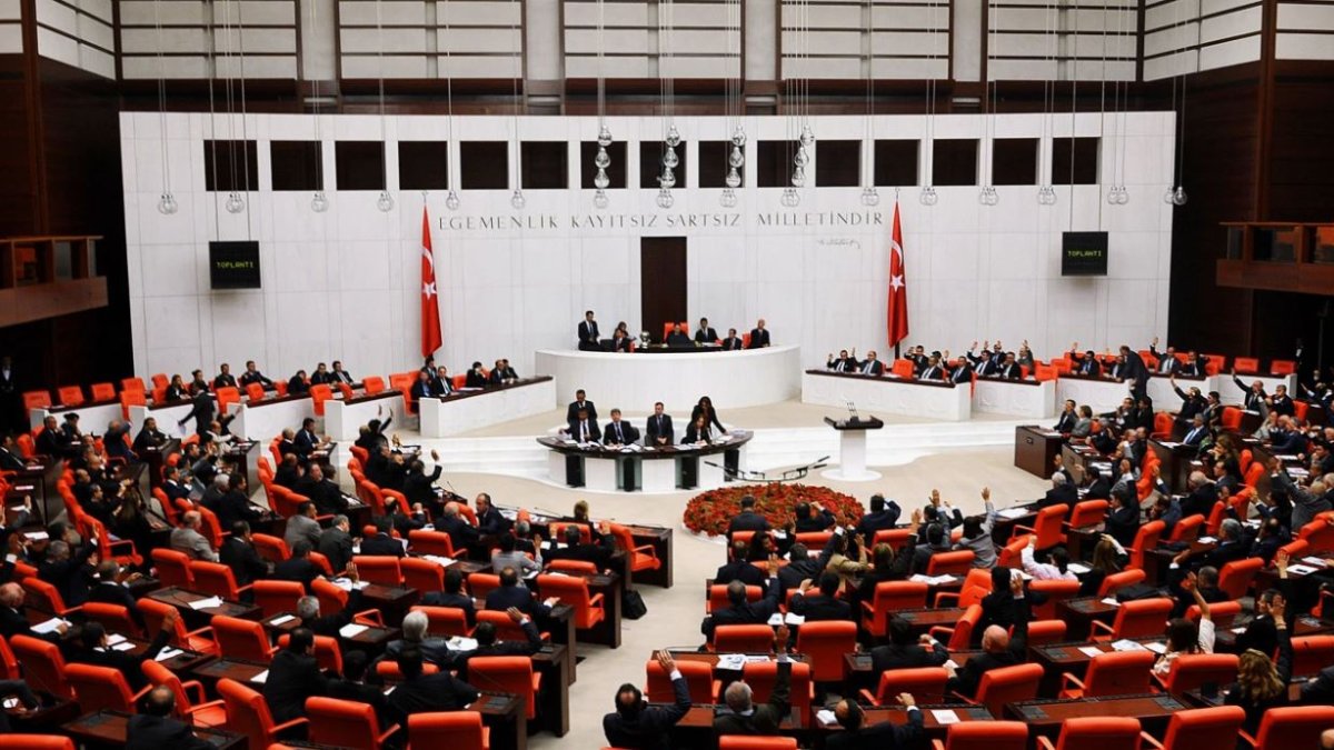 TBMM'de Büyük Gerginlik: 3 Vekil Hakkında Dokunulmazlık Fezlekeleri Sunuldu