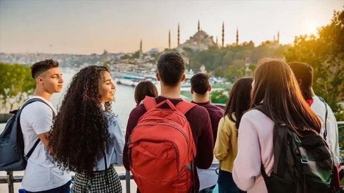 Türkiye'nin Gençliği Risk Altında: İşsizlik ve Eğitim Krizi NEET Oranlarını Artırıyor!