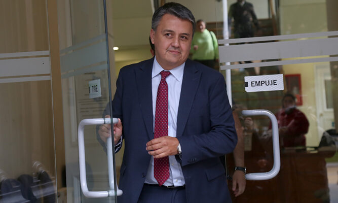 Flies anuncia cambio en la dirección de Administración y Finanzas tras polémica por el 8%