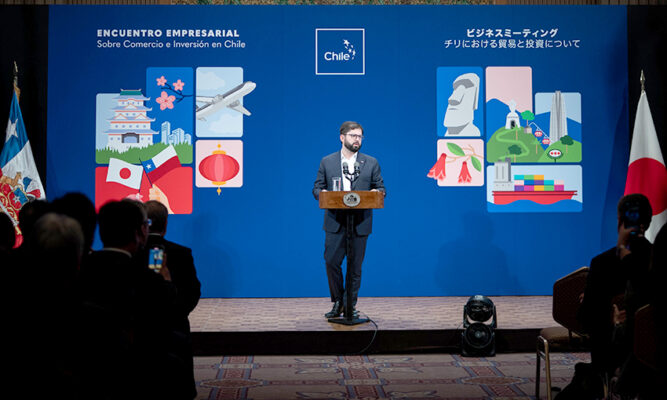 Gabriel Boric Revela su Pasión por 'Capitán Tsubasa' en Japón: ¿Un Acercamiento Innovador o una Distracción Política?