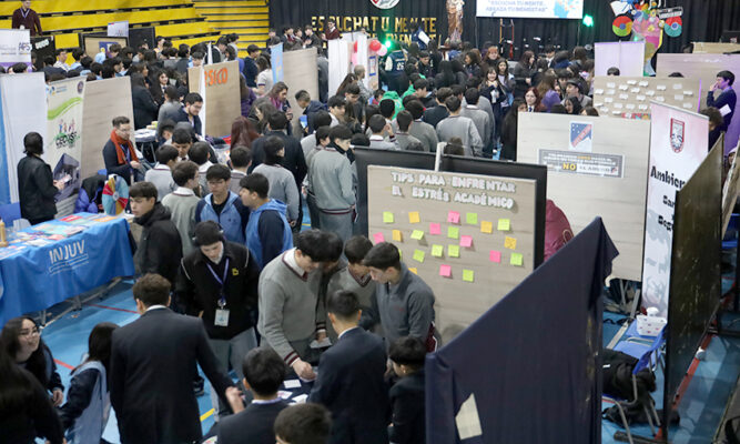 ¡Más de 800 Jóvenes se Sumaron a la Feria de Salud Mental en Punta Arenas! Promoviendo el Bienestar Socioemocional