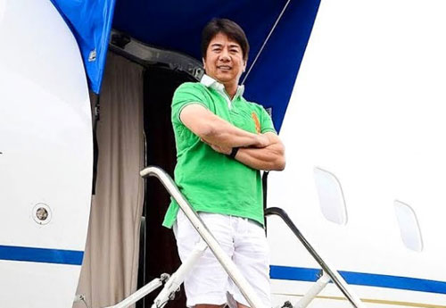 In political debut, Willie Revillame takes philanthropy from stage to streets