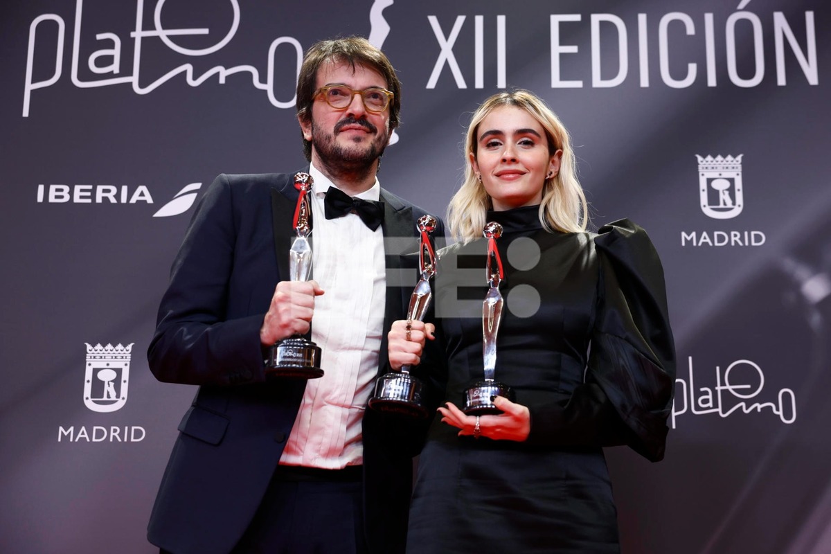 Aislinn Derbez y Asier Etxeandía brillan en los Premios Platino: 'Aún estoy aquí' y 'Cien años de soledad' se llevan los galardones