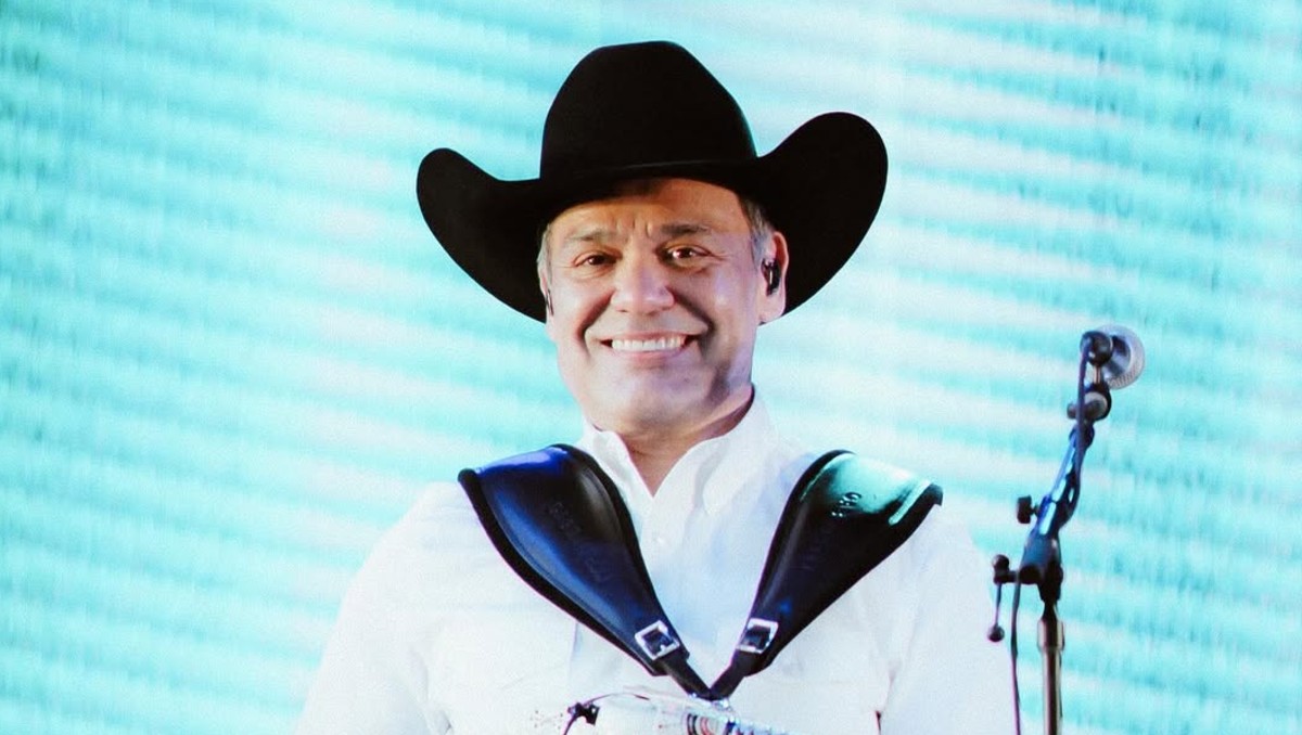 Con emotivo mensaje, vocalista de Intocable reacciona a la estrella que recibirán en el Paseo de la Fama de Hollywood