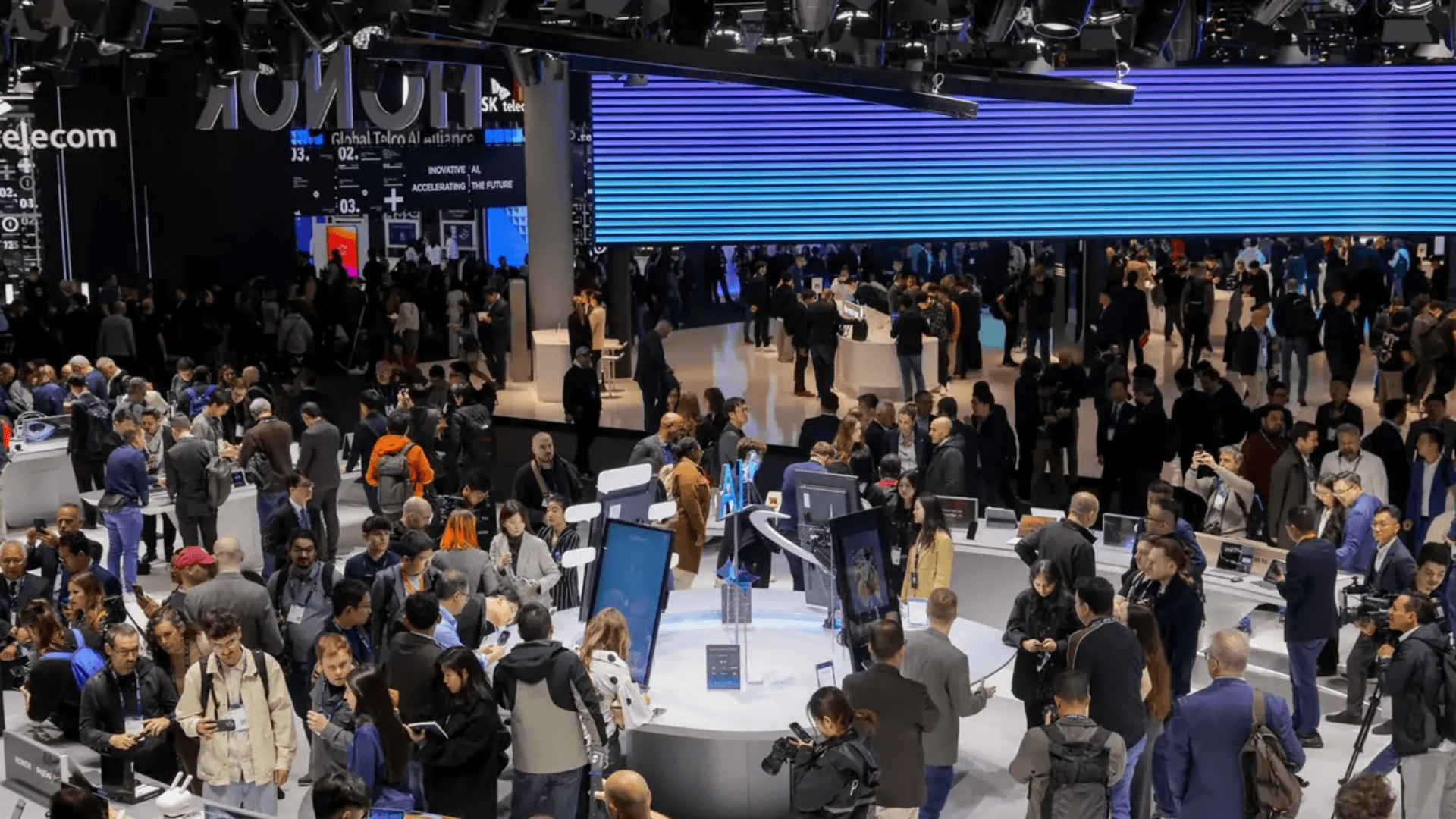 MWC 2025'te Teknoloji Devrimini Başlatan Yenilikler: Göz Kamaştıran Ürünler ve Geleceğin Trendleri!