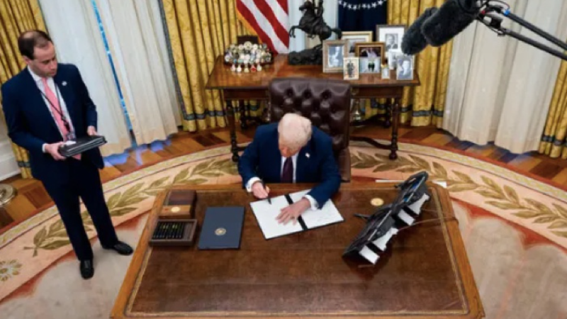 Trump Larang Transgender Berkompetisi dalam Olahraga Perempuan