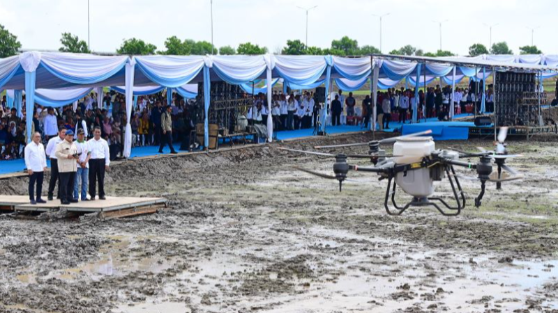 Presiden Prabowo Coba Teknologi Drone Penebar Benih, Meningkatkan Efisiensi Pertanian