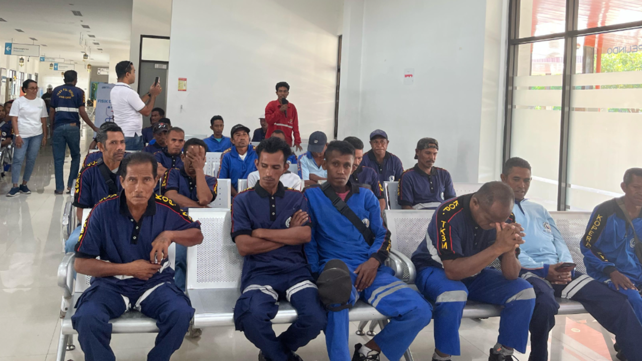 Tenaga Kerja Bongkar Muat di Kupang Dapat Pemeriksaan Kesehatan Gratis